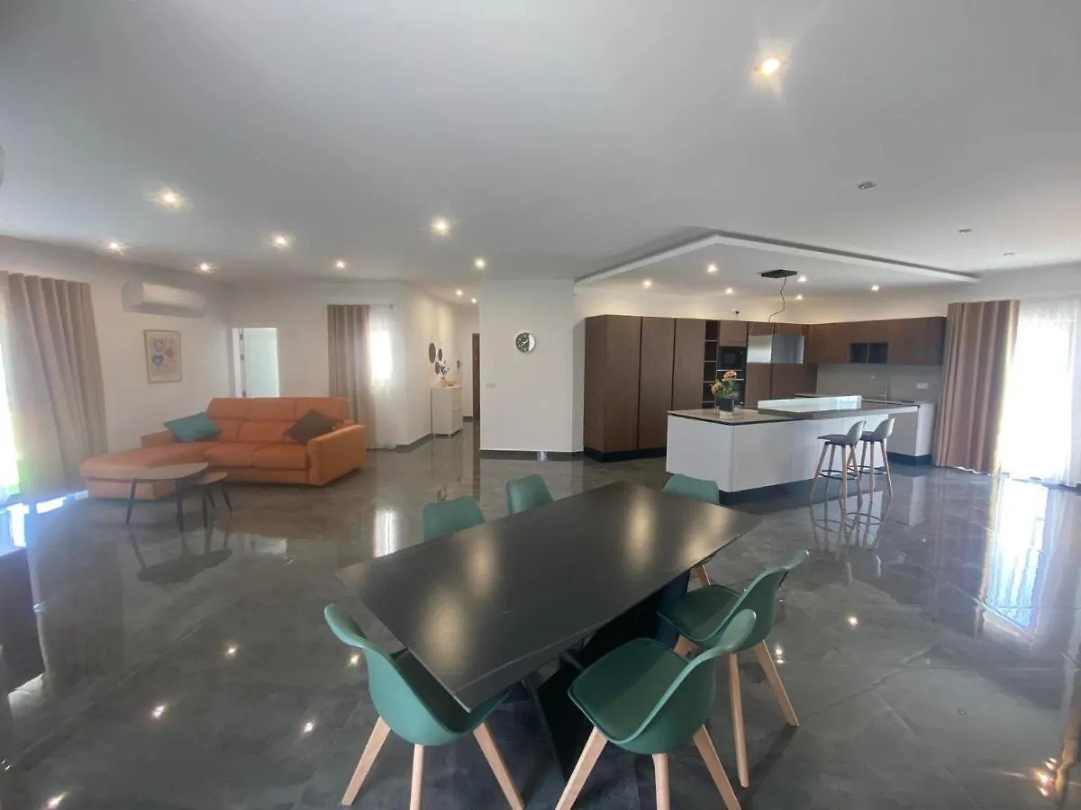 Frank'S 350 Sqm Churchill Penthouse Apartment San Gwann
