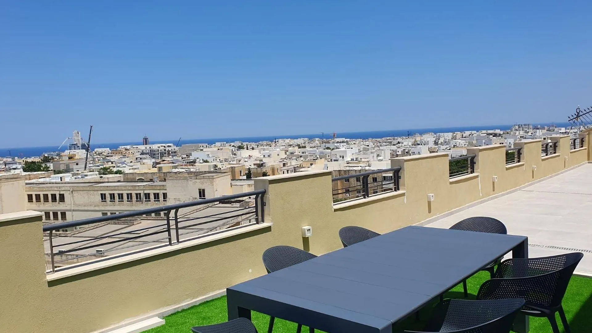 Frank'S 350 Sqm Churchill Penthouse Apartment San Gwann